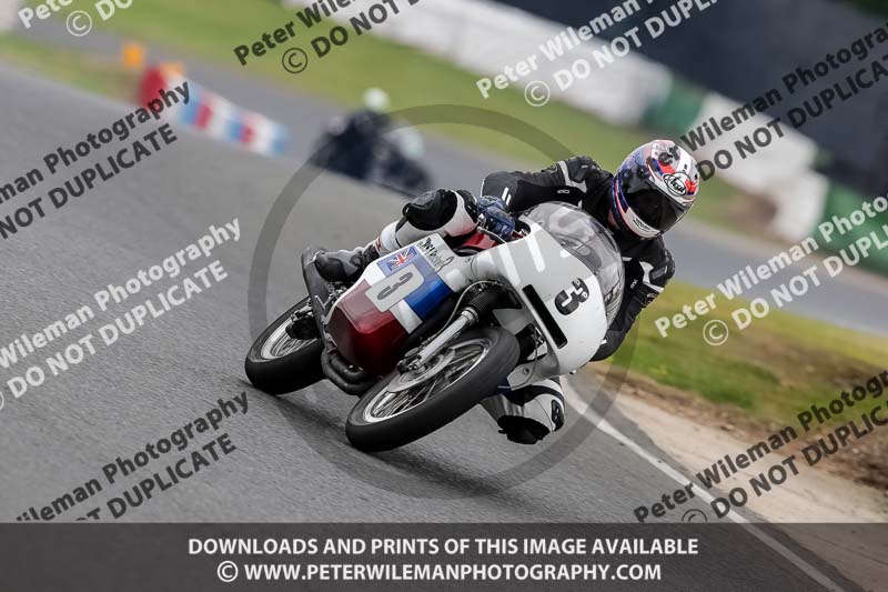 Vintage motorcycle club;eventdigitalimages;mallory park;mallory park trackday photographs;no limits trackdays;peter wileman photography;trackday digital images;trackday photos;vmcc festival 1000 bikes photographs